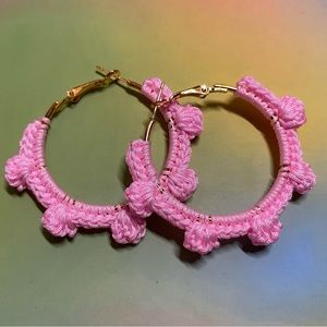 CROCHET SHELL HOOP EARRINGS- BUBBLEGUM PINK